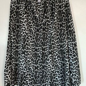Jaclyn Smith Black and White Animal Print Button Down Shirt